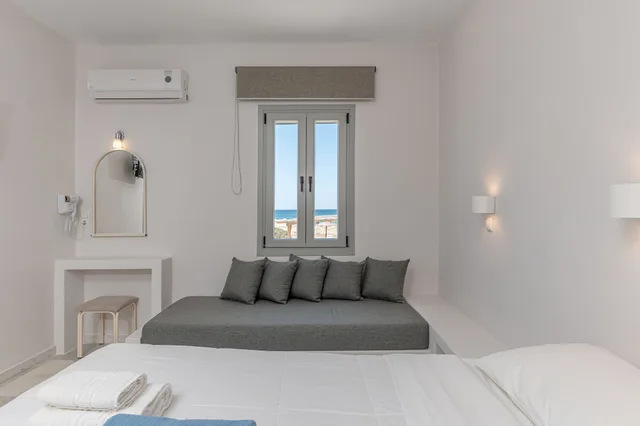 Deluxe, Suite, Queen Bed, Sofa, Hot Tub, Golden Sand Naxos 3/10