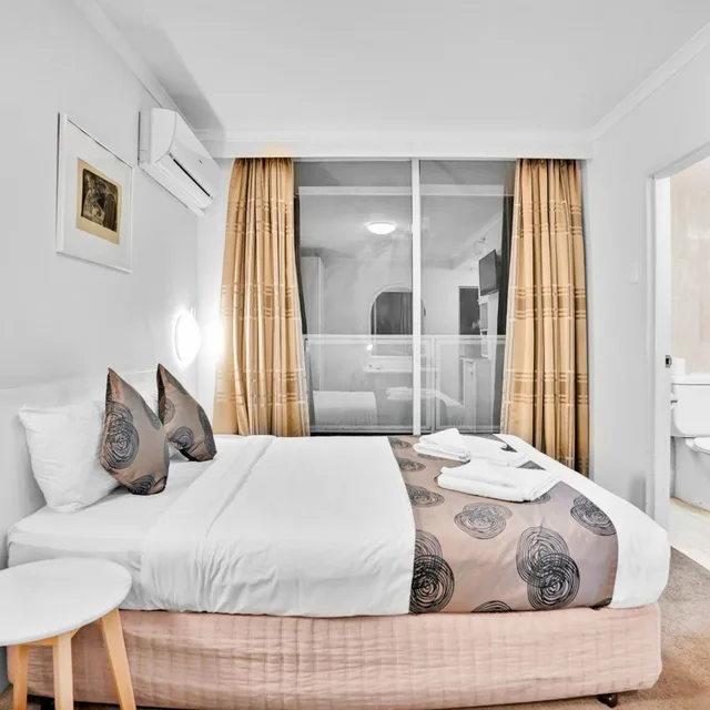 جناح، Carlton Lygon Lodge 1/8