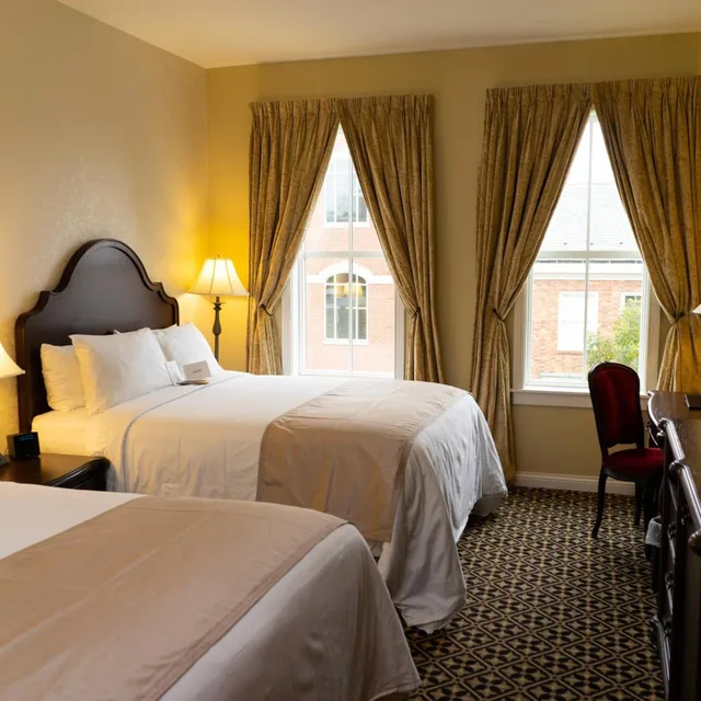 غرفة سوبيريور بسرير كينج، The Mount Vernon Grand Hotel 4/7