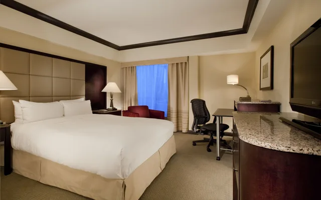 غرفة بسرير كوين، Hotel Montreal Bonaventure 2/9