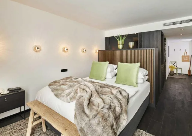 غرفة سوبيريور بسرير مزدوج بإطلالة على النهر، Designhotel Ueberfluss Bremen 1/6