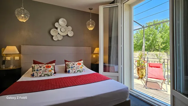 جناح، Brit Hotel Acacias 1/1