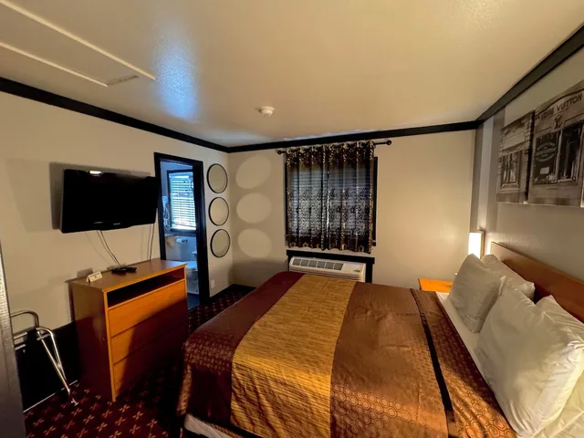 Luxury, Studio, Suite, Queen Bed, Jetted Tub, Cascade Lodge 2/3