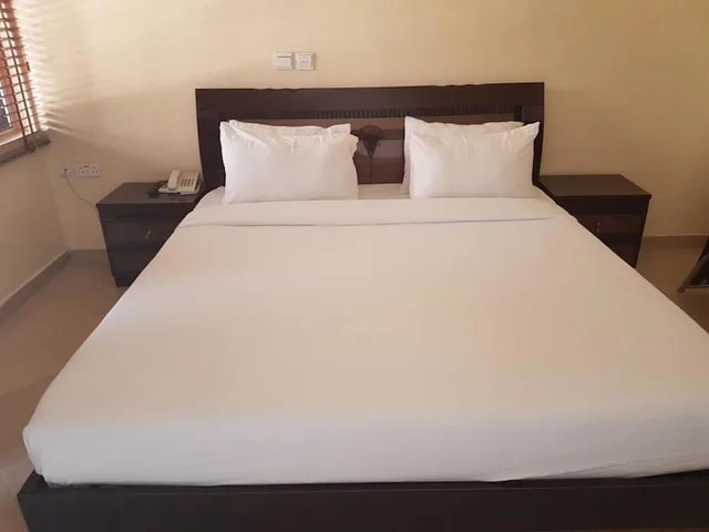 جناح تنفيذي بسرير كوين، Beni Gold Hotels Apapa 2/3