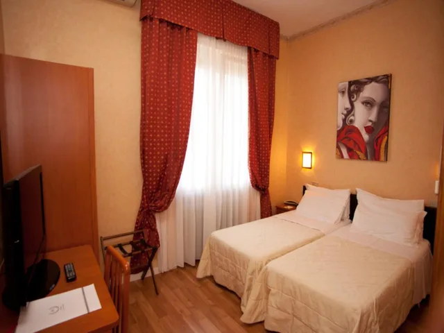 غرفة قياسية بسرير كوين، Hotel Re Enzo 1/6
