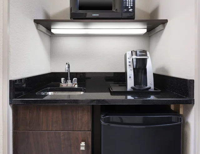 جناح بسريرين كوين لذوي الإعاقة، Holiday Inn Express Hotel Suites Minneapolis Minnetonka 4/4
