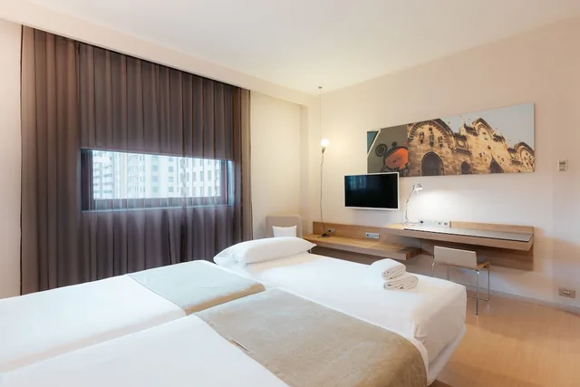 Deluxe, 1 King and 1 Single Beds, with Extra Bed, BARCELO VALENCIA 2/4