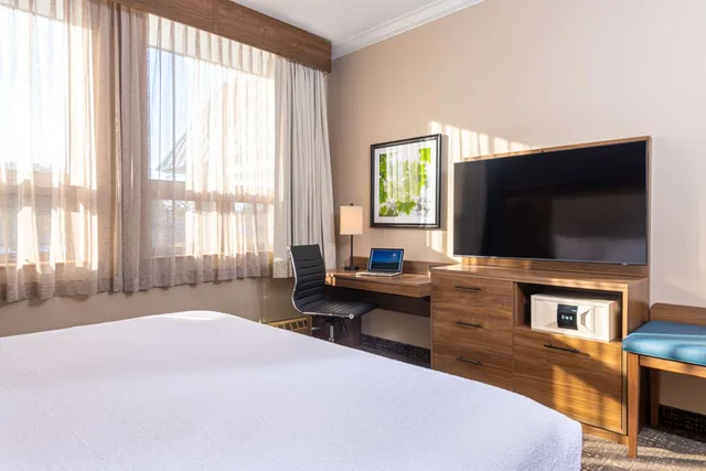 جناح بسرير كينج مع أريكة، Best Western Plus Waterbury - Stowe 2/2