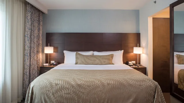 جناح بسرير كوين، Staybridge Suites Puebla 1/3
