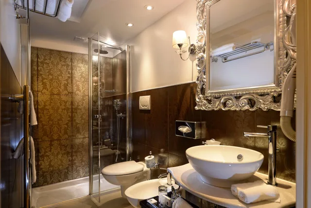 غرفة بسرير كوين، Hotel Olimpia Venice, BW Signature Collection 3/5