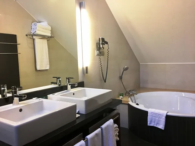 غرفة جونيور بسريرين مزدوجين مع أريكة، Sommos Hotel Aneto 4/10