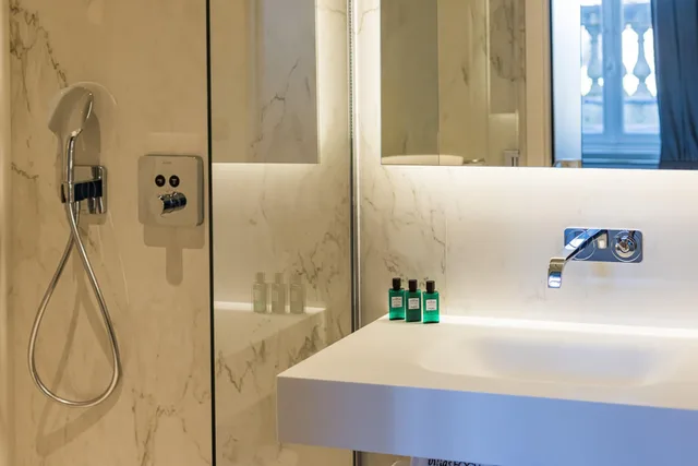 غرفة بسرير كوين، Villas Foch Boutique Hotel and Spa Bordeaux 4/4