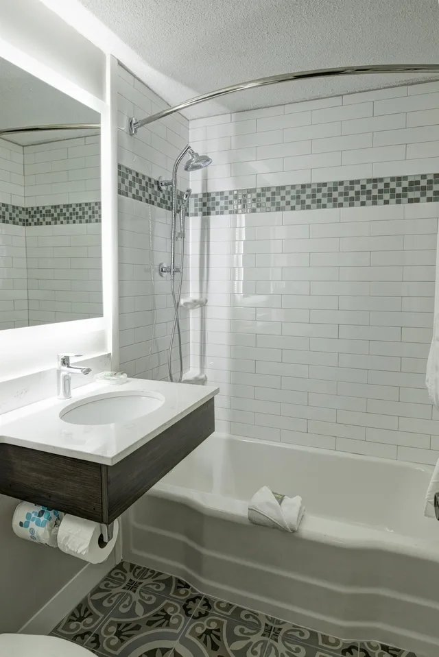 غرفة قياسية بسرير كوين، Best Western Sea Island Inn 4/6