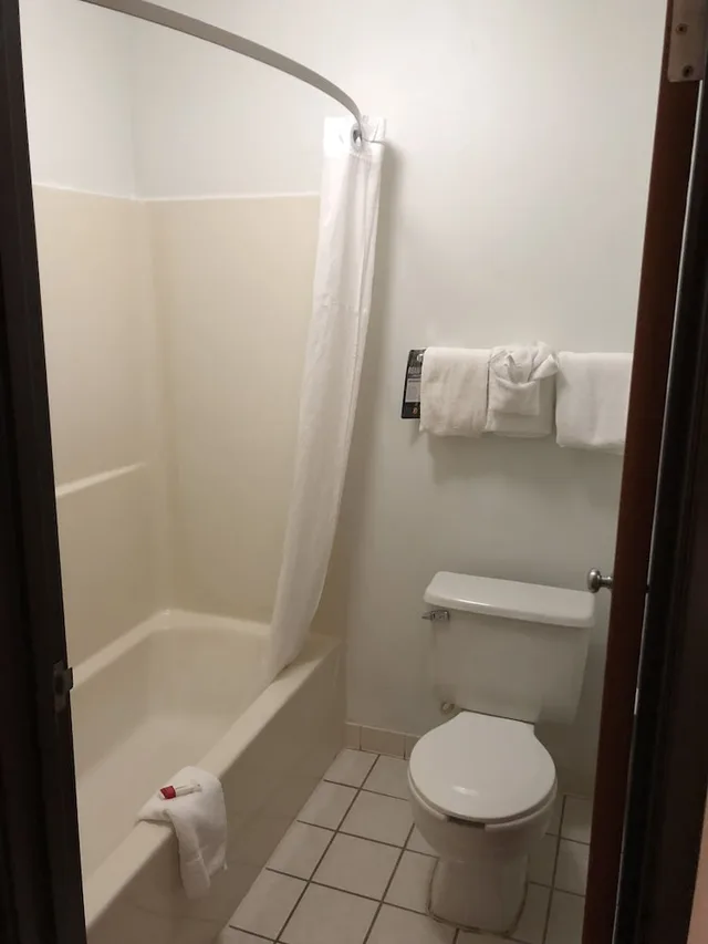 جناح استوديو بسرير كوين، Super 8 By Wyndham Milwaukee Airport 5/10
