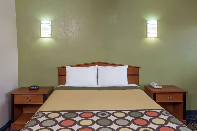 غرفة بسرير كوين، Knights Inn Franklin Ave Waco 2/3