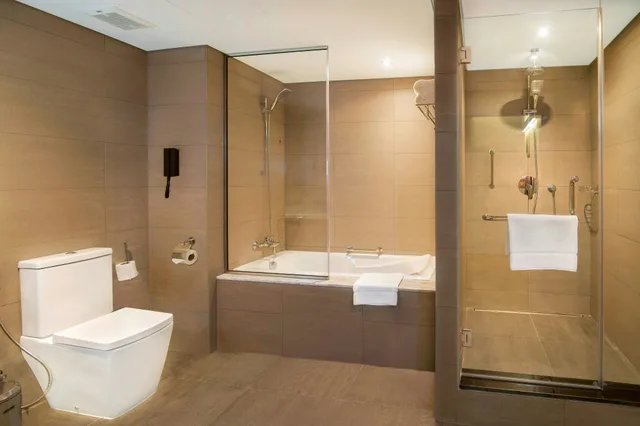 جناح جونيور، Le Meridien Abu Dhabi 3/3