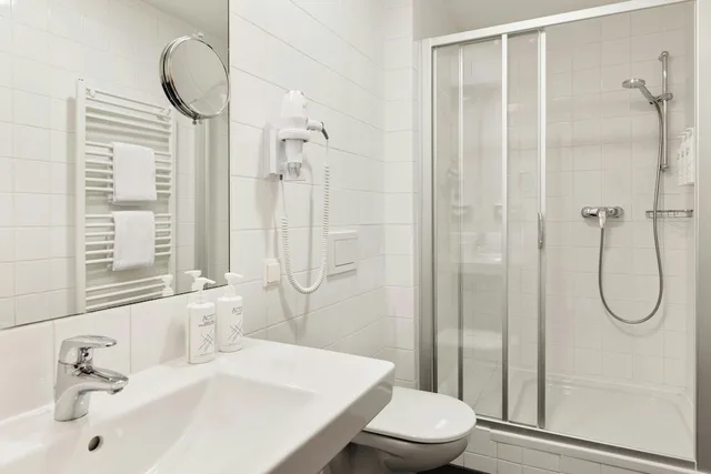 غرفة بسرير كوين بإطلالة على الفناء، Four Points Flex by Sheraton Vienna Hauptbahnhof 4/6