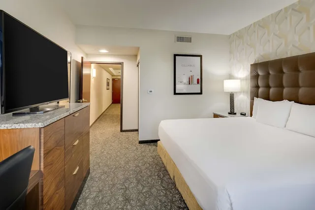 غرفة ديلوكس بسرير كينج بغرفتين بحوض استحمام لذوي الإعاقة، Drury Plaza Hotel Columbus Downtown 2/5