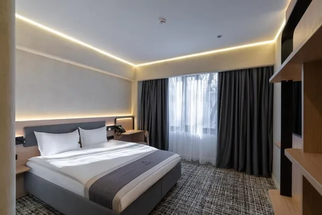 غرفة سوبيريور بسرير كوين، Renion Almaty Hotel 1/3