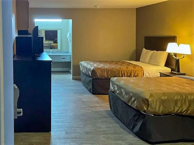 غرفة قياسية بسريرين مزدوجين، Suburban Studios Columbia - Harbison 1/10