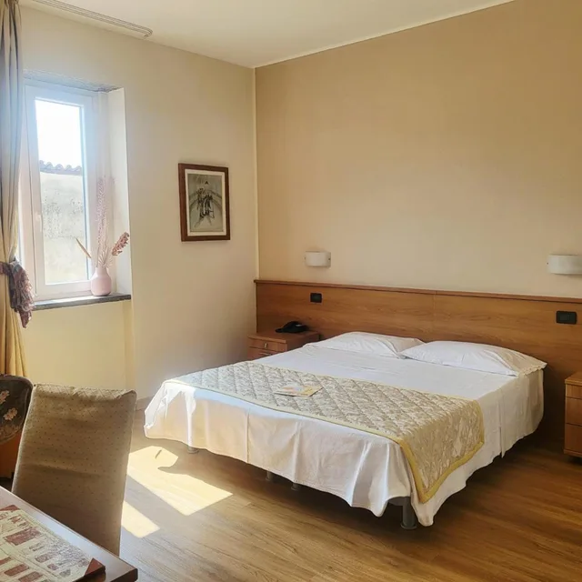 غرفة ديلوكس ثلاثية، Hotel Lux 4/10