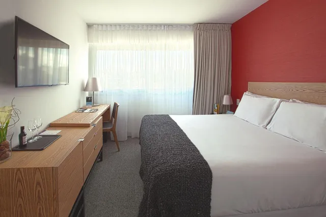 غرفة قياسية بسرير كينج وسرير كوين، Mercure Montevideo Punta Carretas 1/7