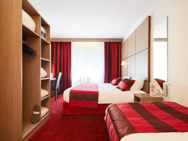 Room, Triple, Kyriad Grenoble Centre Formerly Inter Hotel Patrick 1/5