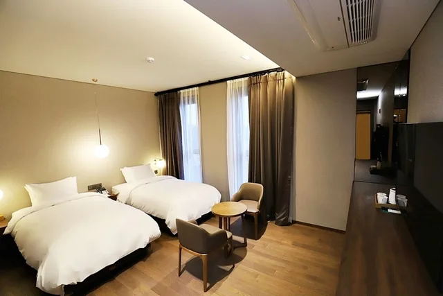 غرفة ديلوكس بسريرين منفصلين، Gangneung Grey Hotel 1/3