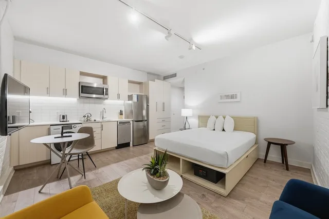 Deluxe, Studio, Mansion, Queen Bed، Placemakr Dupont Circle 6/10