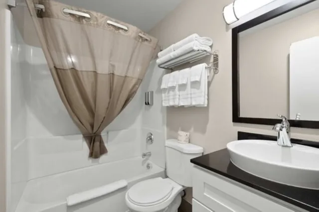 غرفة قياسية بسريرين كوين بغرفتي نوم، Astoria Rivershore Motel 4/4