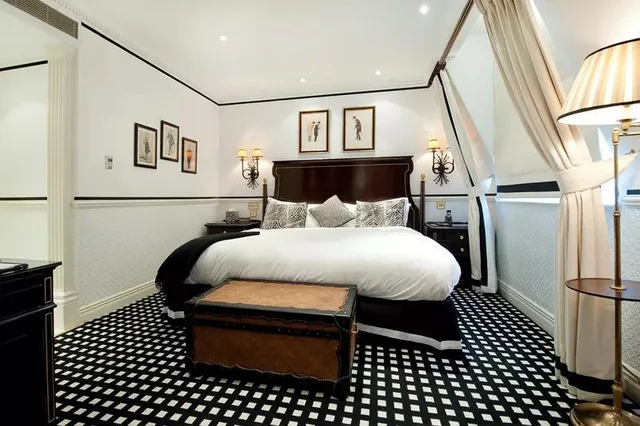 غرفة قياسية، Hotel 41 1/2