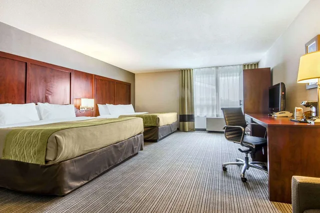 Suite, 2 Queen Beds, Comfort Inn & Suites Collingwood 3/3