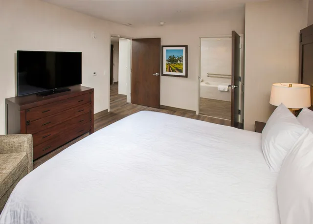 1 Bedroom, Suite, King Bed, Hilton Garden Inn Burbank Downtown 1/4