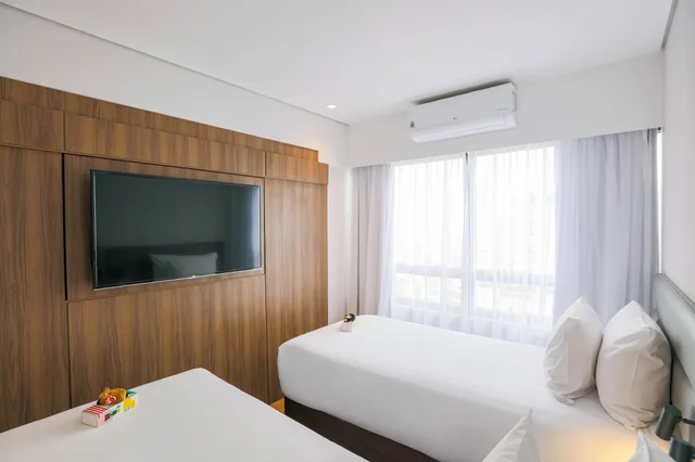 Business, Family, Suite, King and Twin Beds, Radisson Hotel Paulista Sao Paulo 2/6