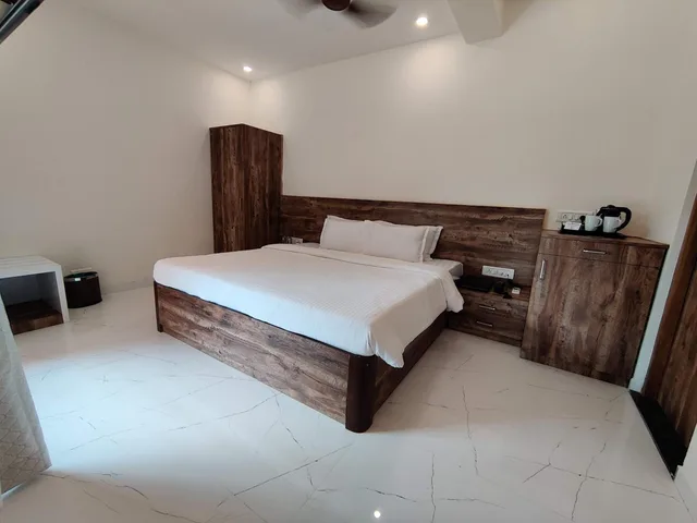 Room, King Bed, Pushp Vatika Resort & Lawns 1/1