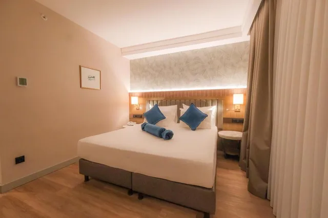 غرفة قياسية بسرير كينج بإطلالة على المدينة، Ramada Encore by Wyndham Konya Karatay 1/6