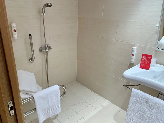 غرفة عائلية بسريرين منفصلين وسرير بطابقين، Ramada by Wyndham Valencia Almussafes 5/5