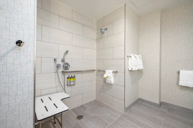 جناح بسريرين كوين لذوي الإعاقة، HOLIDAY INN EXPRESS AND SUITES SAN JOSE SILICON VALLEY 6/9