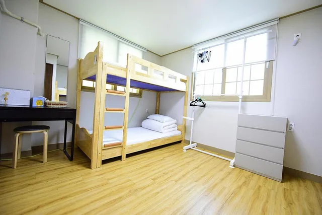 سكن مشترك بأسرّة بطابقين للرجال، Ganderak Guesthouse - Hostel 1/4