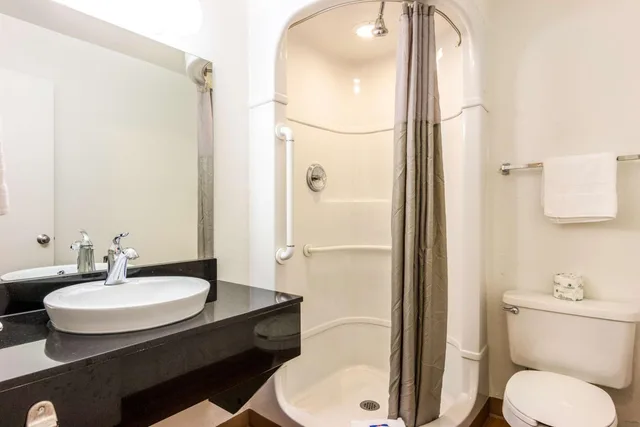 غرفة بسرير كينج للمدخنين، Motel6 Longview, TX 6/9
