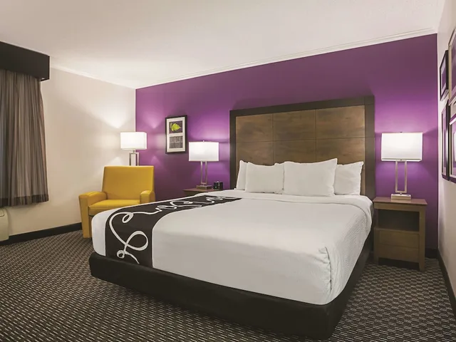 غرفة بسرير كينج، La Quinta Inn & Suites by Wyndham Atlanta Midtown - Buckhead 1/4