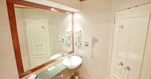 غرفة ديلوكس بسرير كينج، Harbour Heights Hotel 9/10
