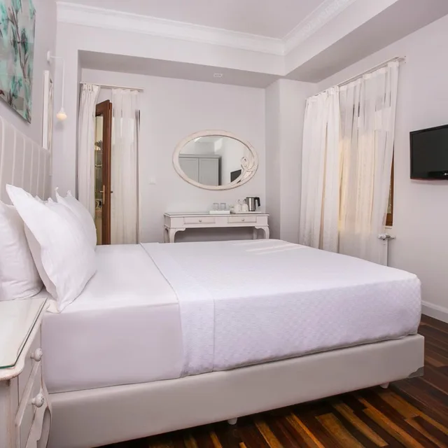 غرفة قياسية بسرير مزدوج، Ascot Hotel 2/3