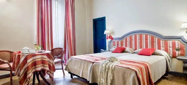 غرفة كلاسيكية رباعية بسرير مزدوج وسريرين منفصلين، Hotel Unicorno 1/1
