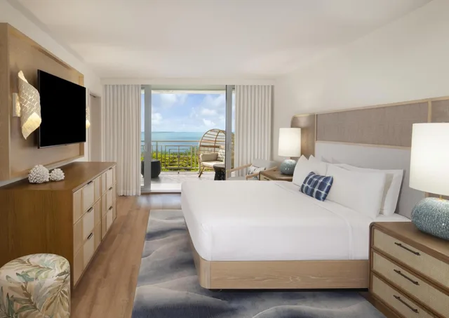 Palm, Suite, King Bed, Water Front, Sofa، Baker's Cay Resort Key Largo, Curio Collection by Hilton 3/8