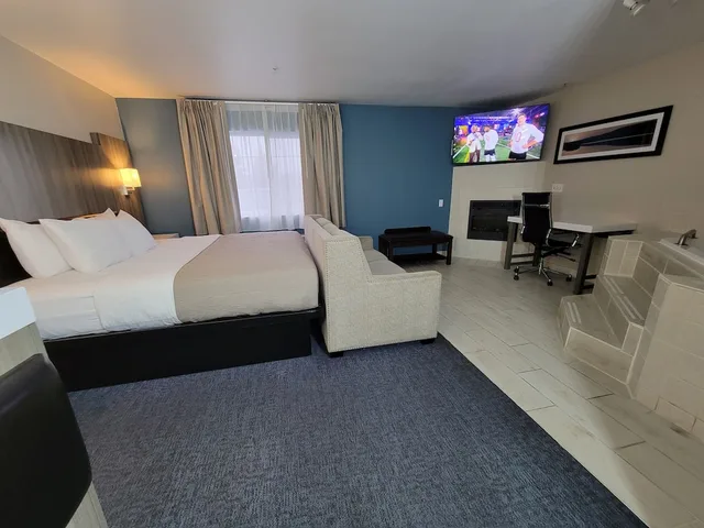 جناح بسرير كينج بحوض جاكوزي، Quality Inn Port Orchard, WA 3/10