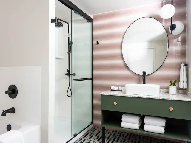 جناح بسرير كينج، Holiday Inn Express St Louis Central West End 2/2