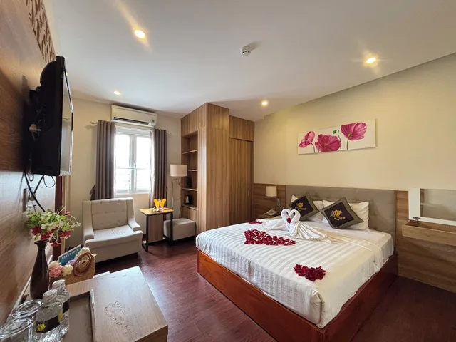 Deluxe, Queen Bed, City View, Sen Vang Luxury Hotel 7/10