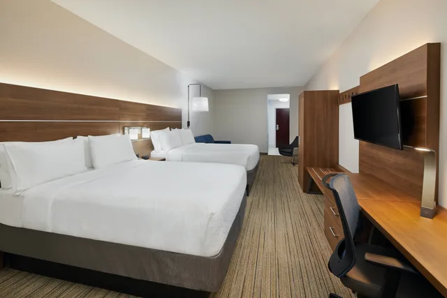 جناح بسريرين كوين، Holiday Inn Express Hotel and Suites Pensacola West-Navy Base 2/3