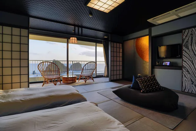 غرفة يابانية عصرية بسريرين منفصلين بأرضية تاتامي، DOGASHIMA HOTEL TENYU 1/1